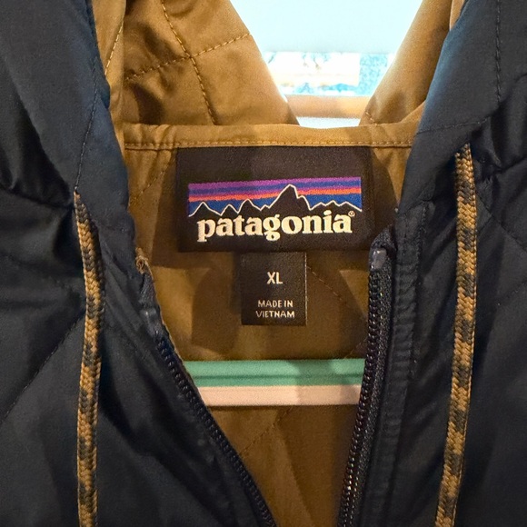Patagonia Men's Quilted Puffer Jacket - Dark Gray - Picture 3 of 4